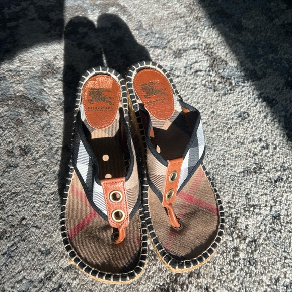 Burberry Wedge Plaid print, tan, red and light blue color. 3.5’ heel - Picture 4 of 5